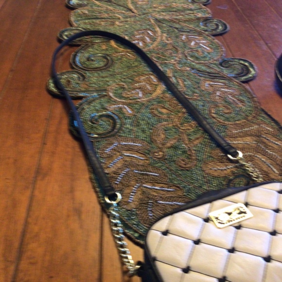 Betsy Johnson black and white small shoulder purse - Picture 5 of 5